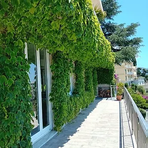 Shiverty Frühstückspension Pieve Ligure